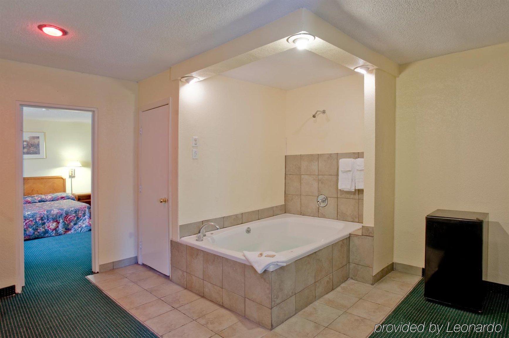 Americas Best Value Inn-Savannah Bagian luar foto
